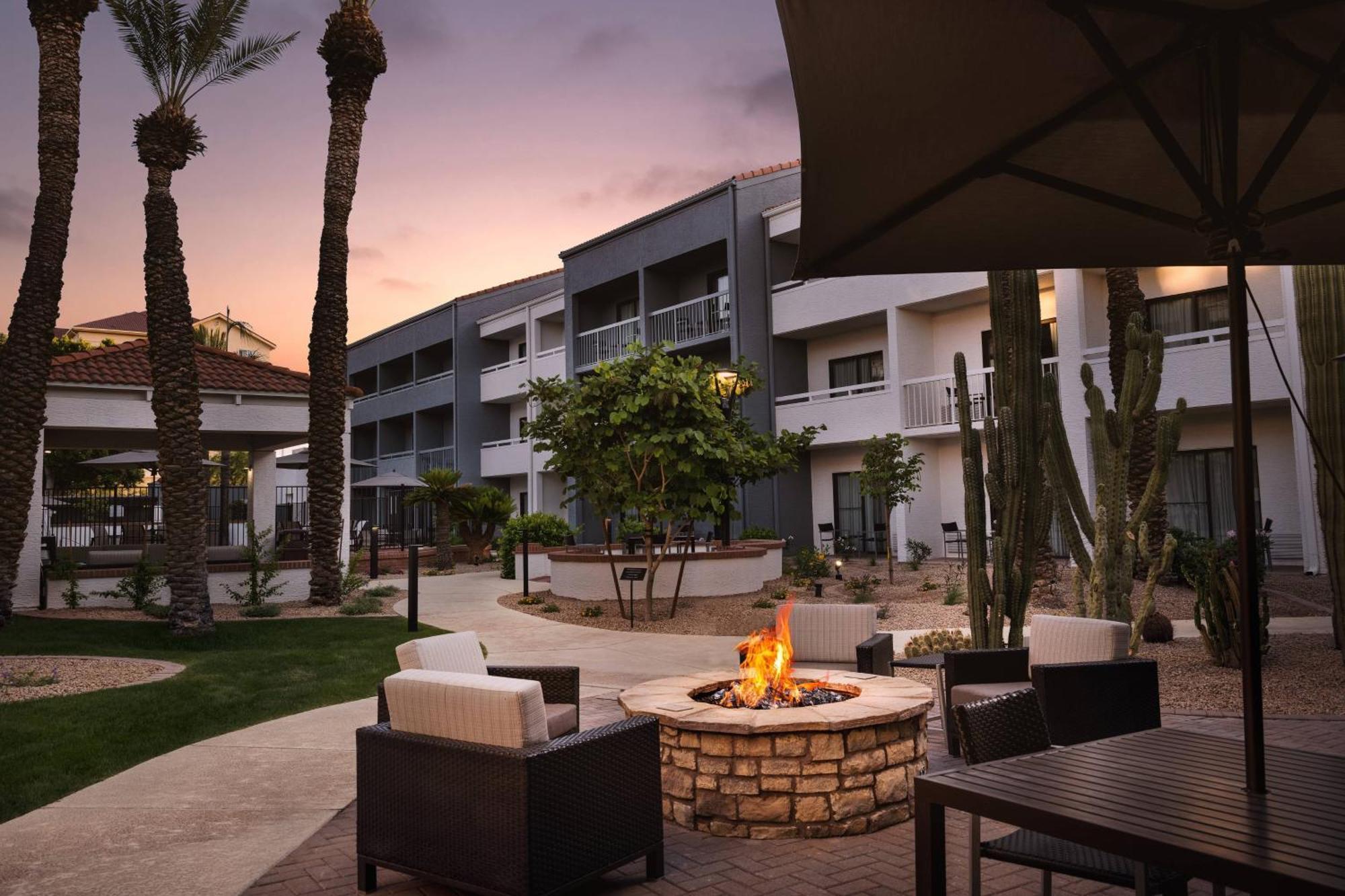 Courtyard By Marriott Phoenix Mesa Exteriör bild